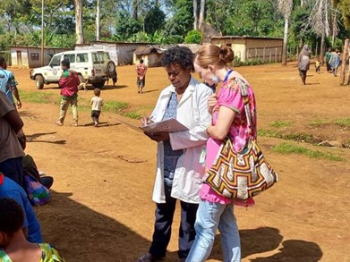Dr Mikaela Seymour (right) working with Eastern Highlands communities